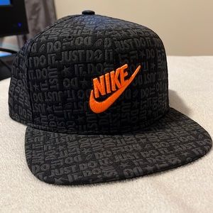 Nike hat. Good Condition Smoke free and pet free home !